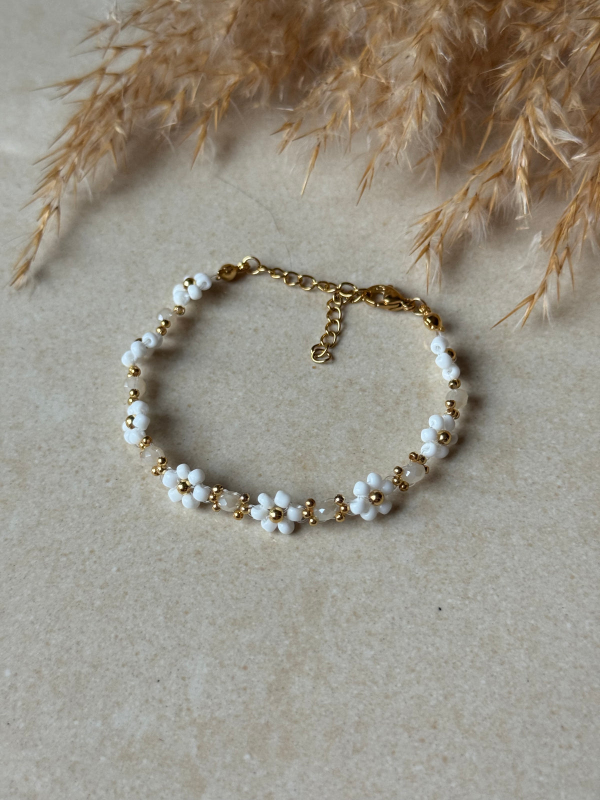 Gänseblümchen Armband mit beigen Perlen 🤎